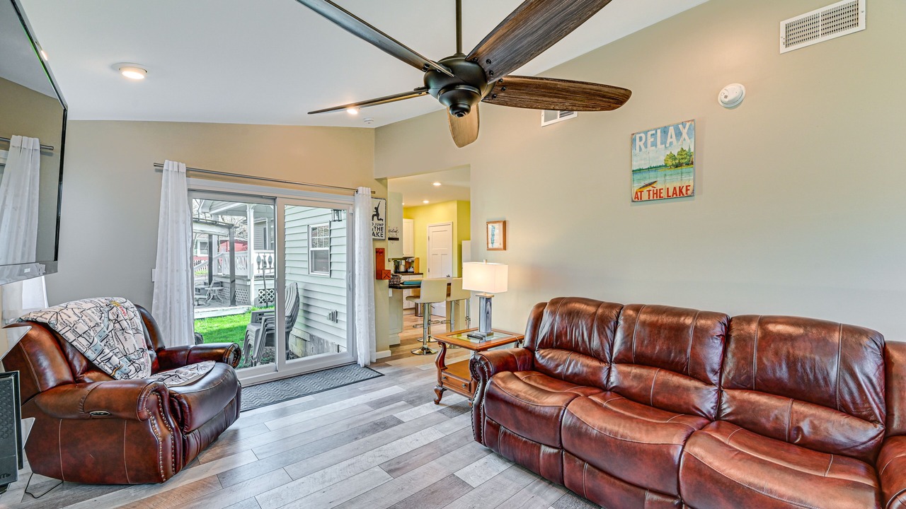 Photo of Livingroom in Town of Richmond