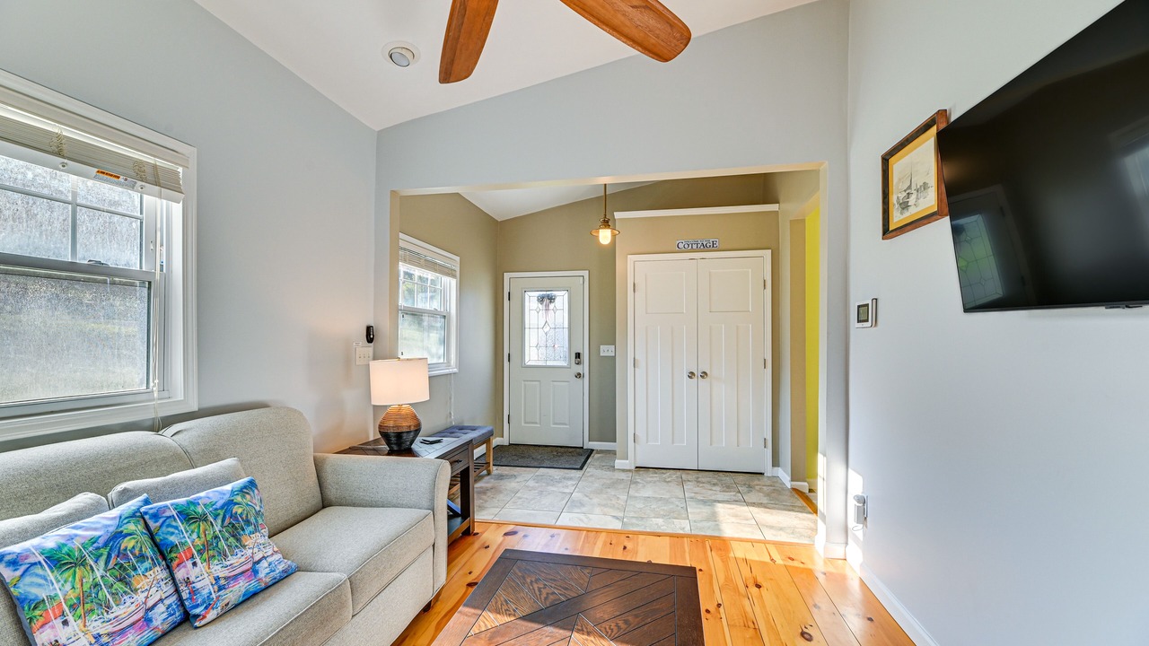Photo of Livingroom in Town of Richmond