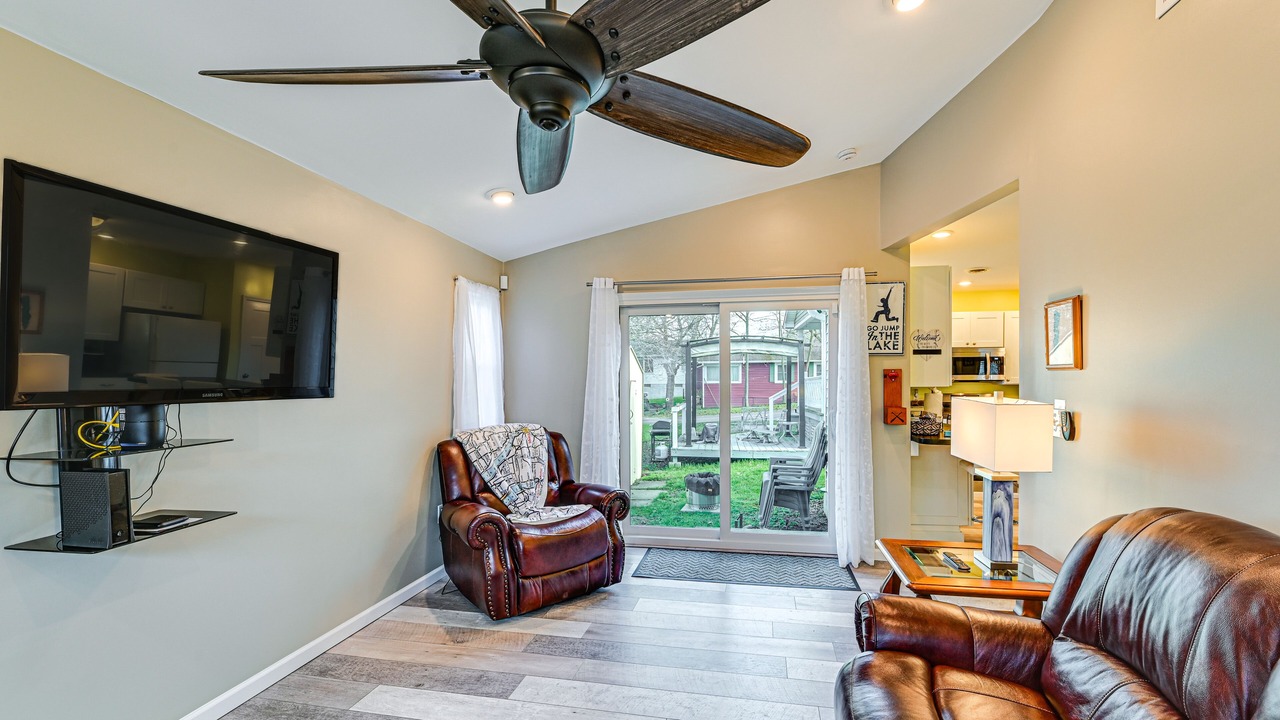 Photo of Livingroom in Town of Richmond