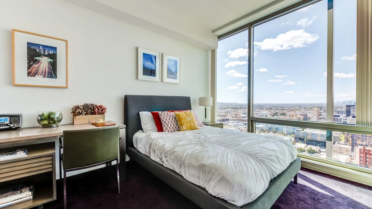 Photo of Bedroom in Wilshire Center