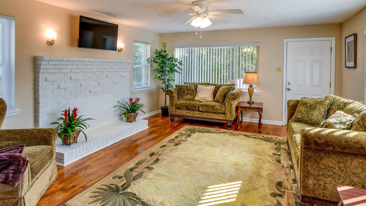 Photo of Livingroom in Macon County