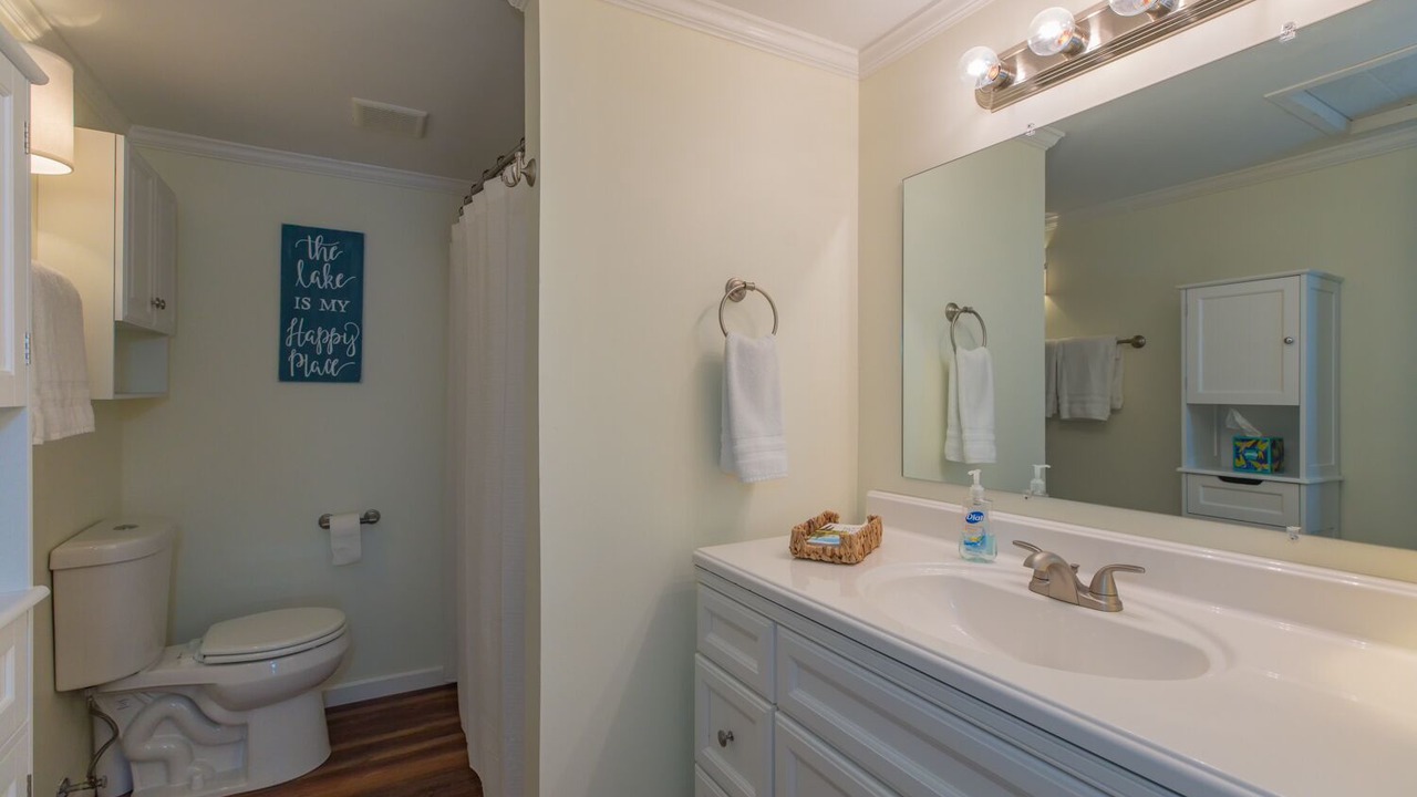 Photo of Bathroom in Titus