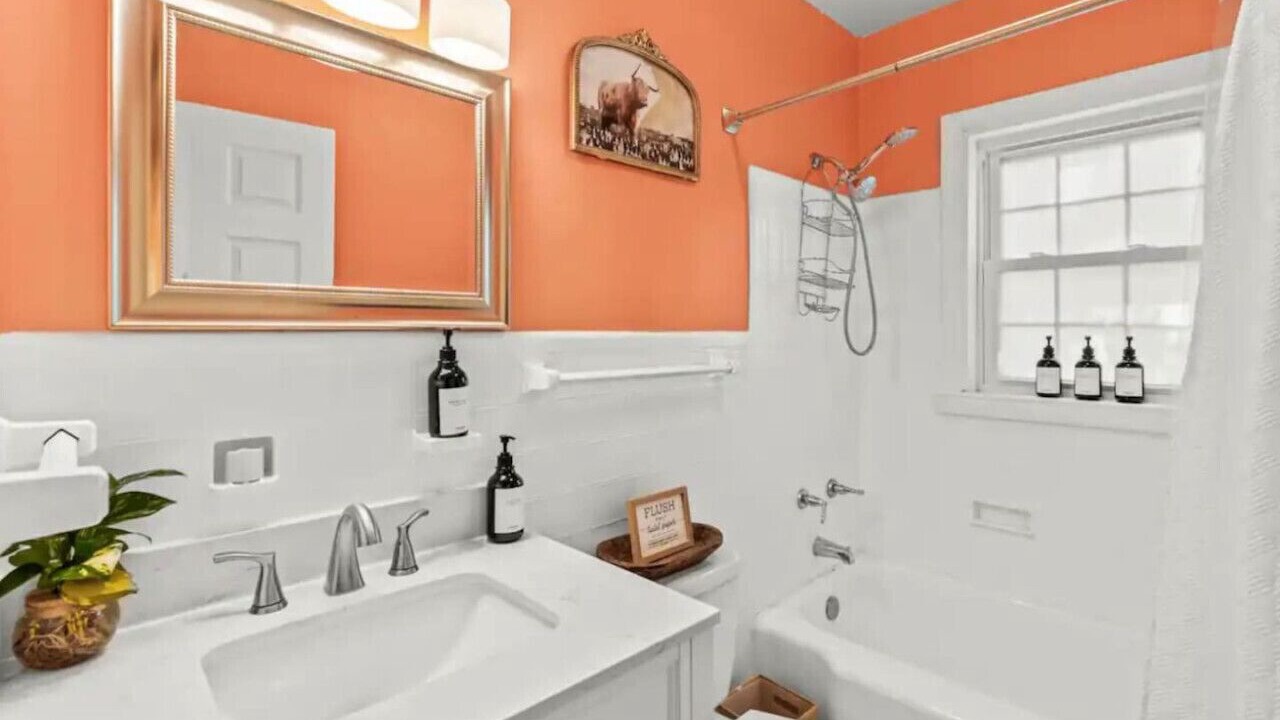 Photo of Bathroom in Old Irving Park