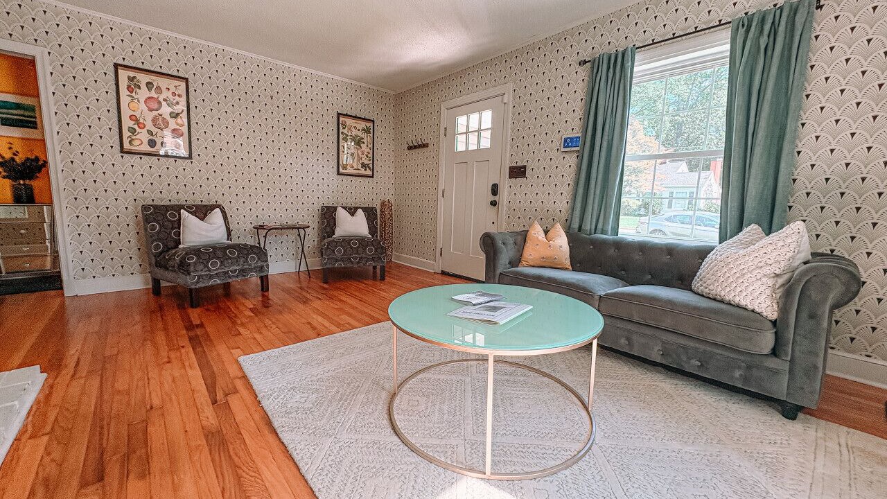 Photo of Livingroom in Old Irving Park