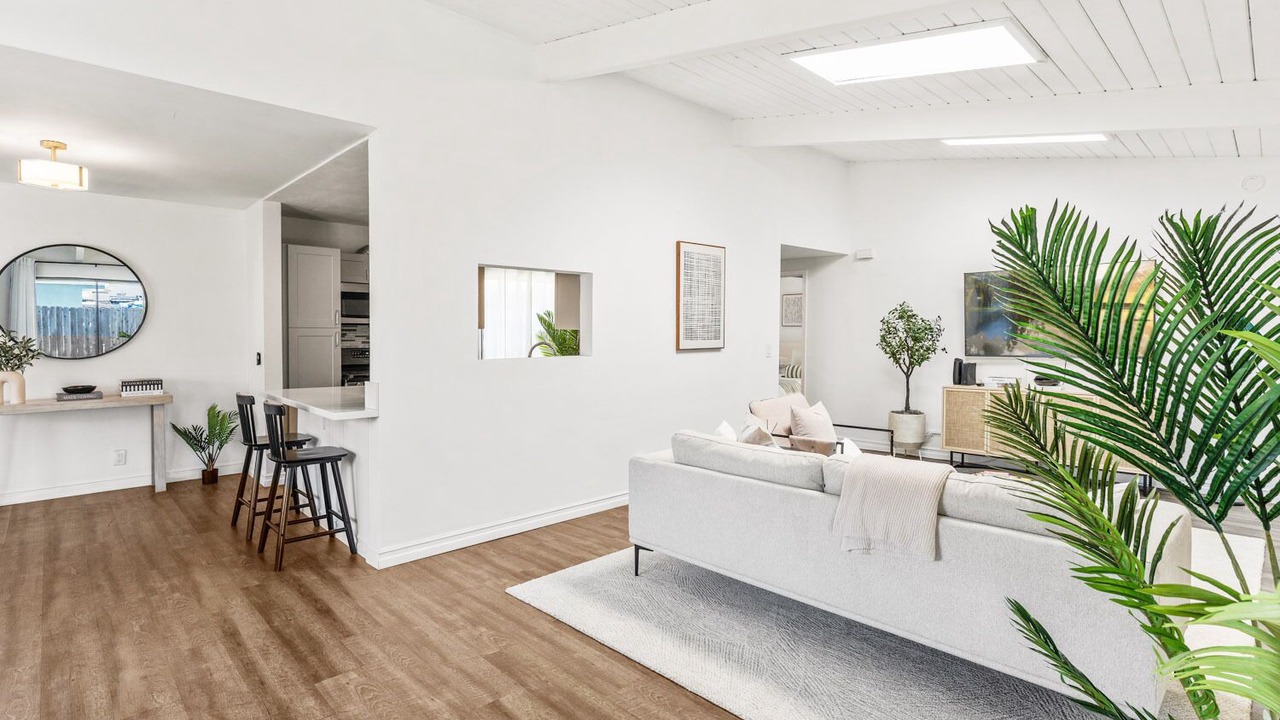 Photo of Livingroom in Downtown