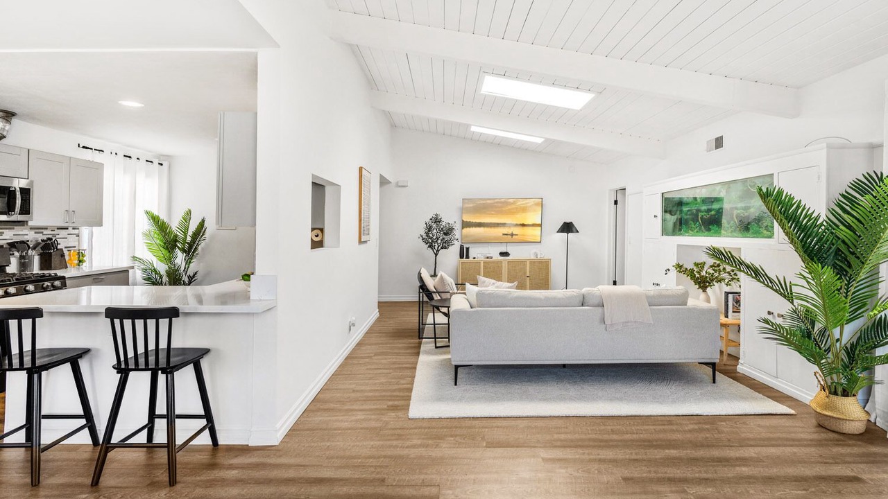 Photo of Livingroom in Downtown