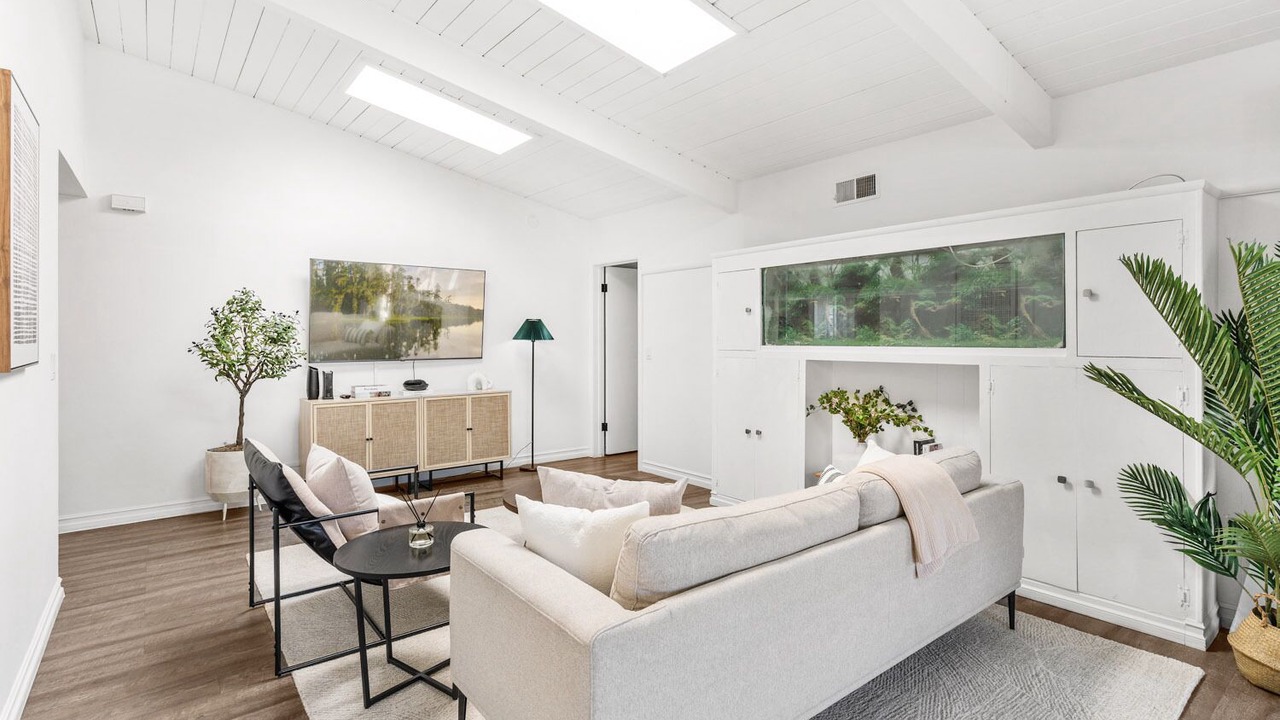 Photo of Livingroom in Downtown