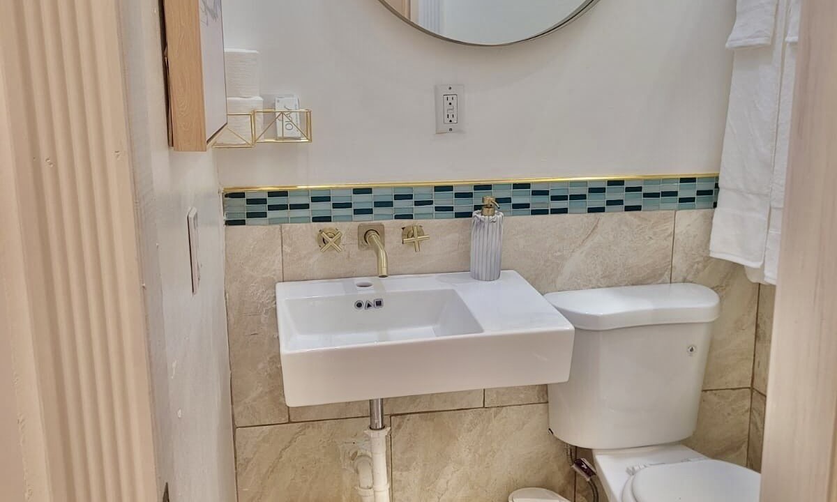 Photo of Bathroom in Rokers Point