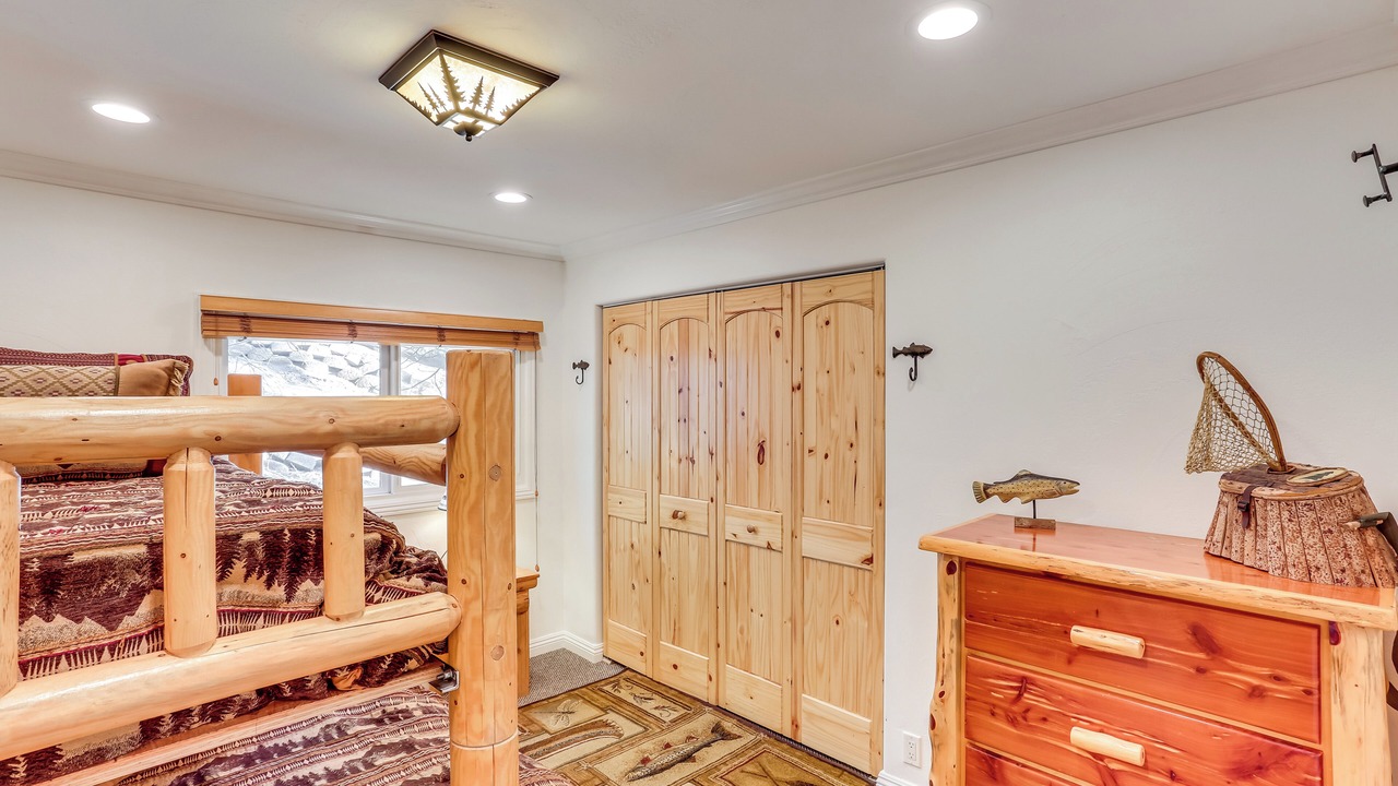 Photo of Bedroom in Moonridge