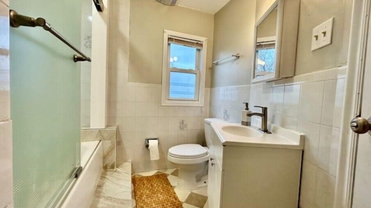 Photo of Bathroom in Teaneck