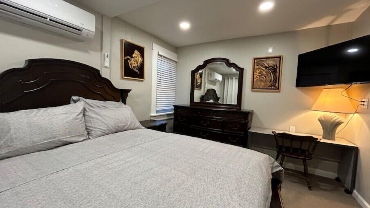 Photo of Bedroom in Teaneck