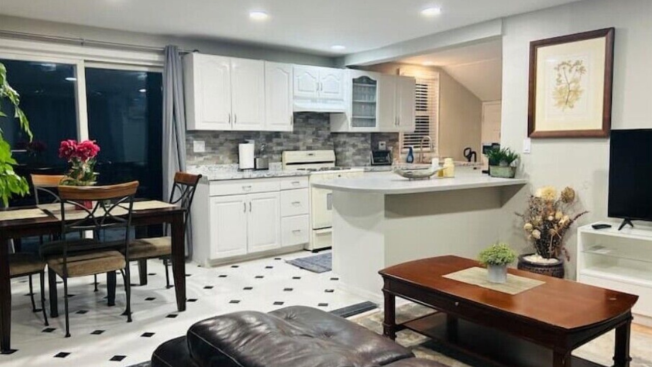 Photo of Livingroom in Teaneck
