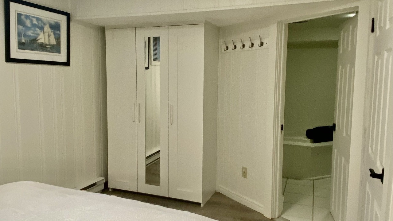 Photo of Bedroom in Mono
