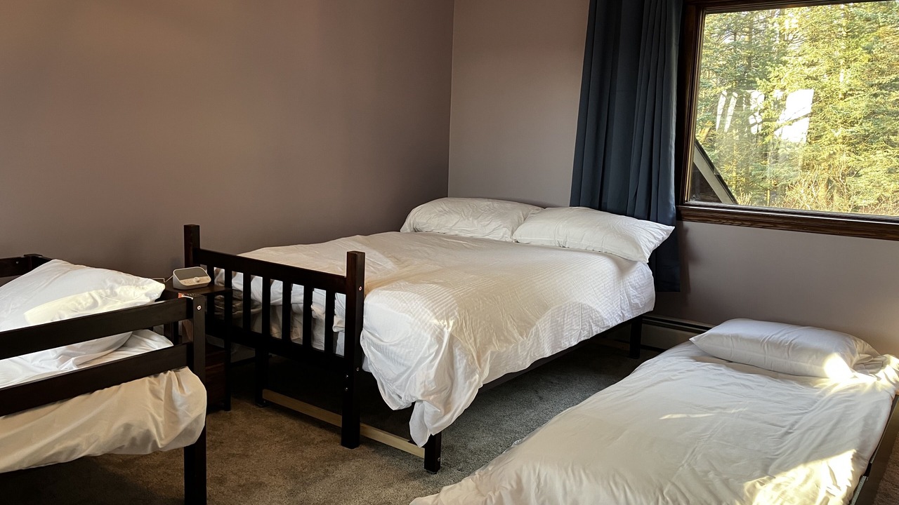 Photo of Bedroom in Conneaut
