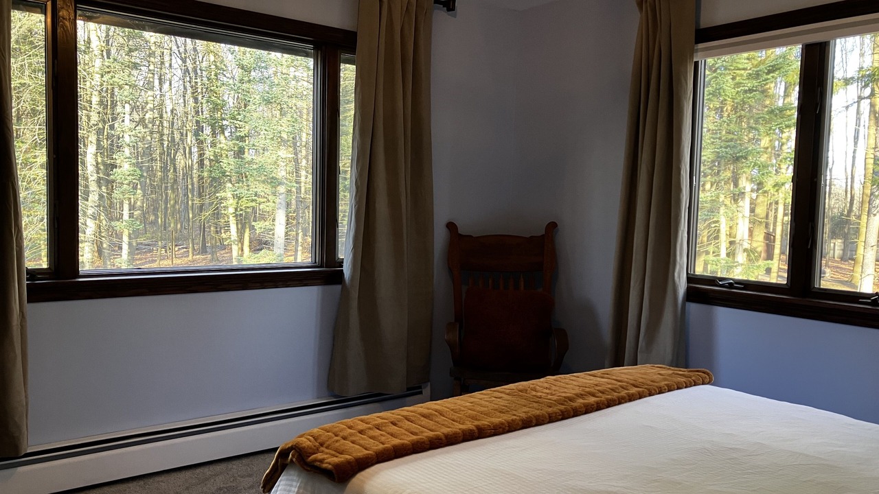 Photo of Bedroom in Conneaut