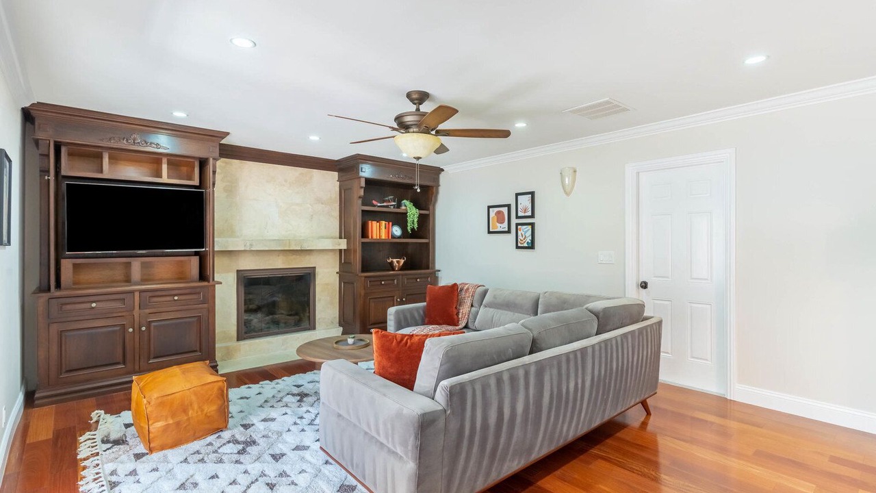 Photo of Livingroom in Cambrian