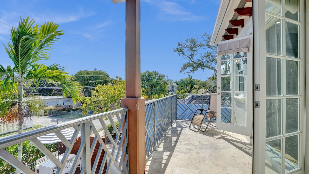 Photo of Patio Balcony in Riverside Park