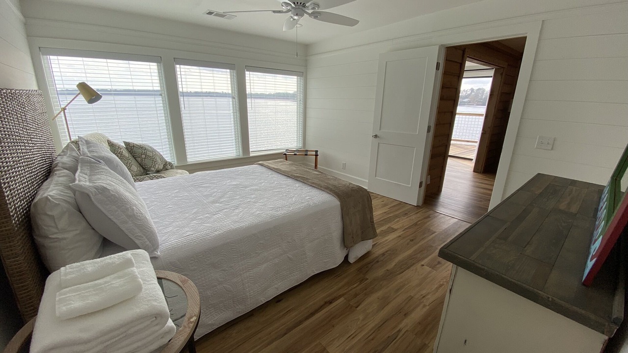 Photo of Bedroom in Titus