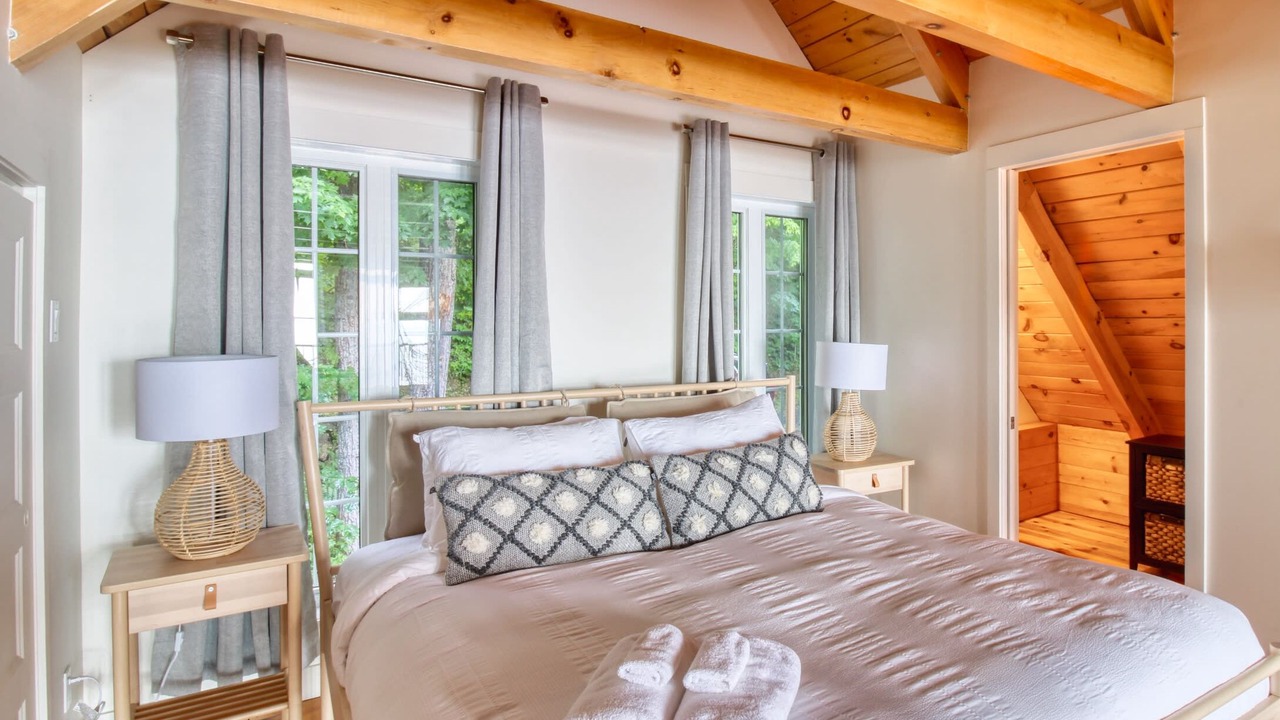 Photo of Bedroom in Baie-St-Paul