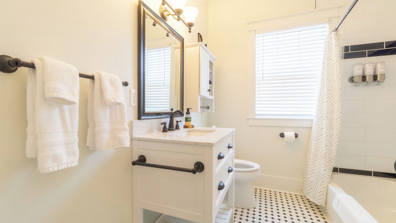 Photo of Bathroom in East Memphis