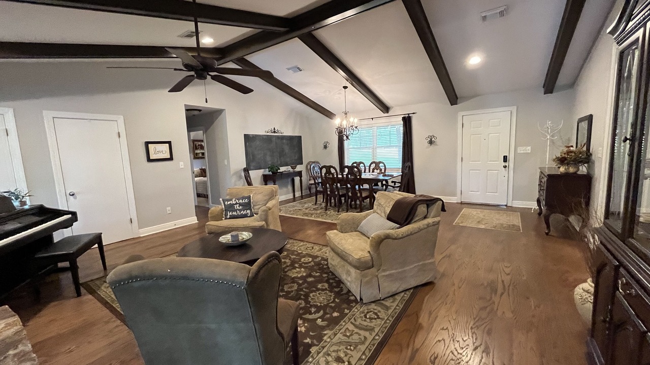 Photo of Livingroom in Northport