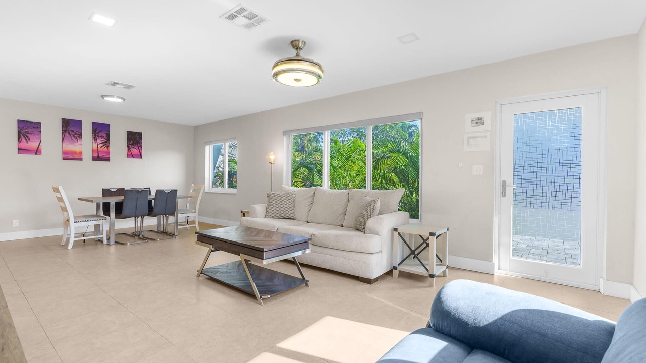 Photo of Livingroom in Coral Shores