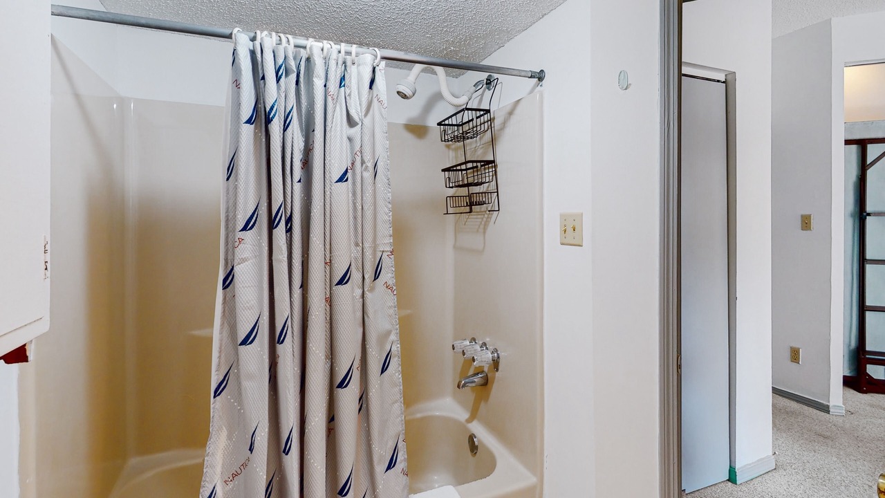 Photo of Bathroom in Orange Beach East