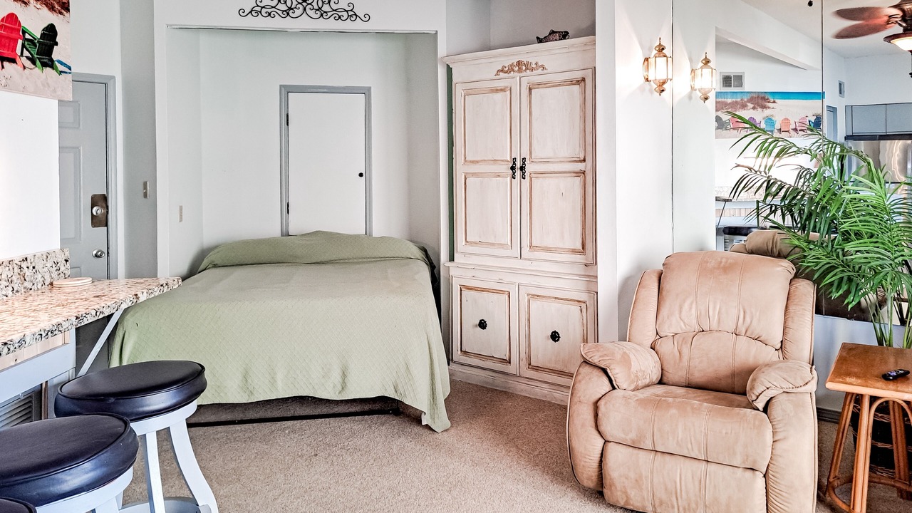 Photo of Bedroom in Orange Beach East