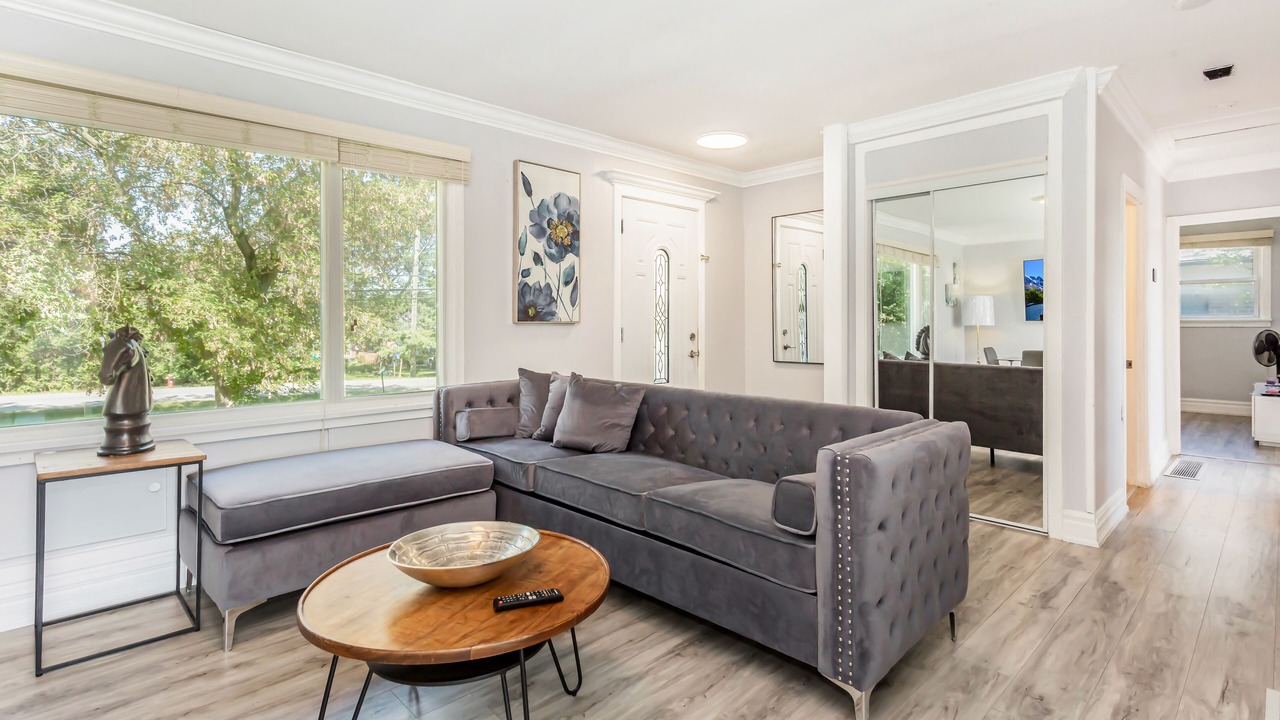 Photo of Livingroom in Halton Regional Municipality