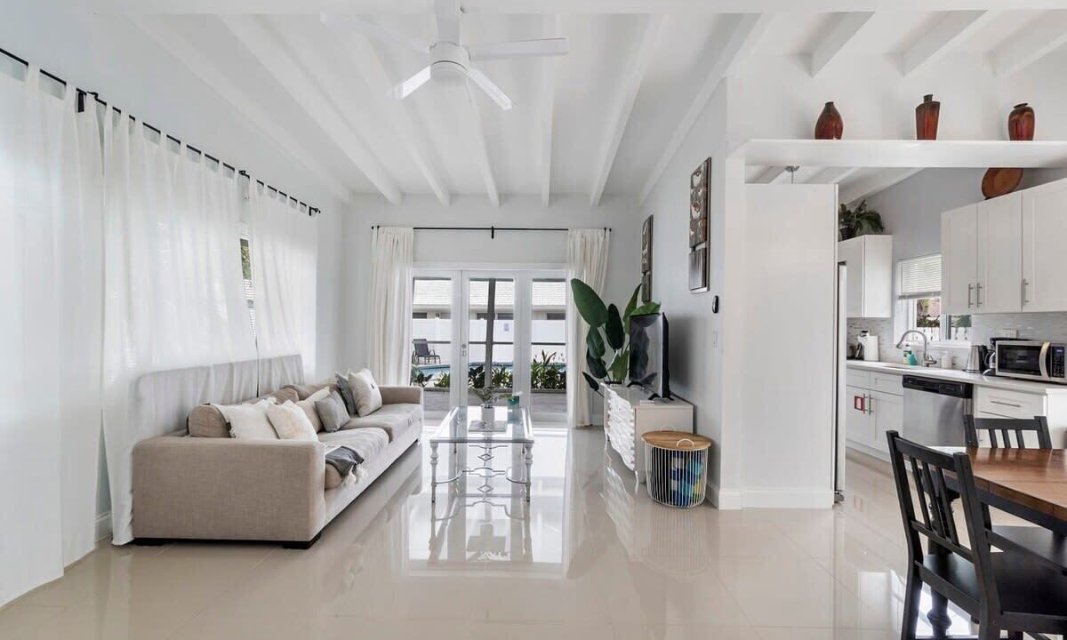 Photo of Livingroom in Dolphin Isles