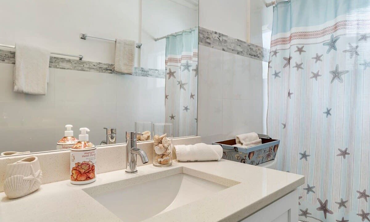 Photo of Bathroom in Dolphin Isles