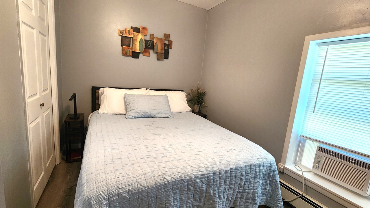 Photo of Bedroom in East Springfield