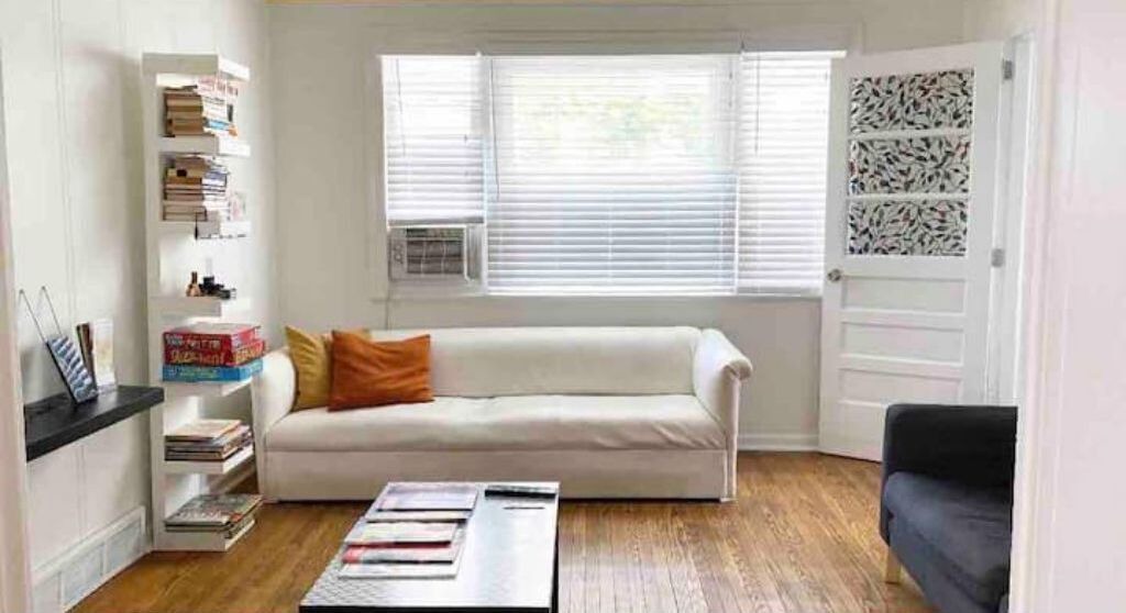 Photo of Livingroom in Front Park