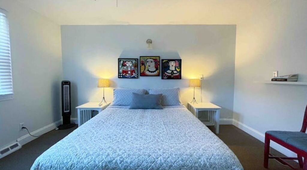 Photo of Bedroom in Front Park
