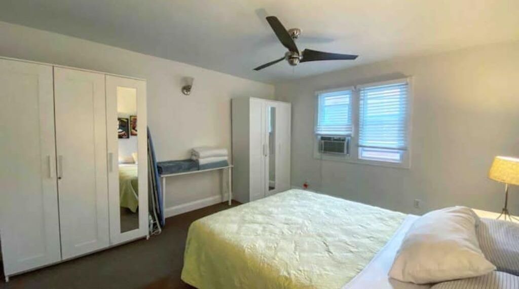 Photo of Bedroom in Front Park