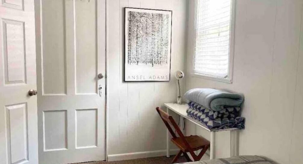 Photo of Bedroom in Front Park