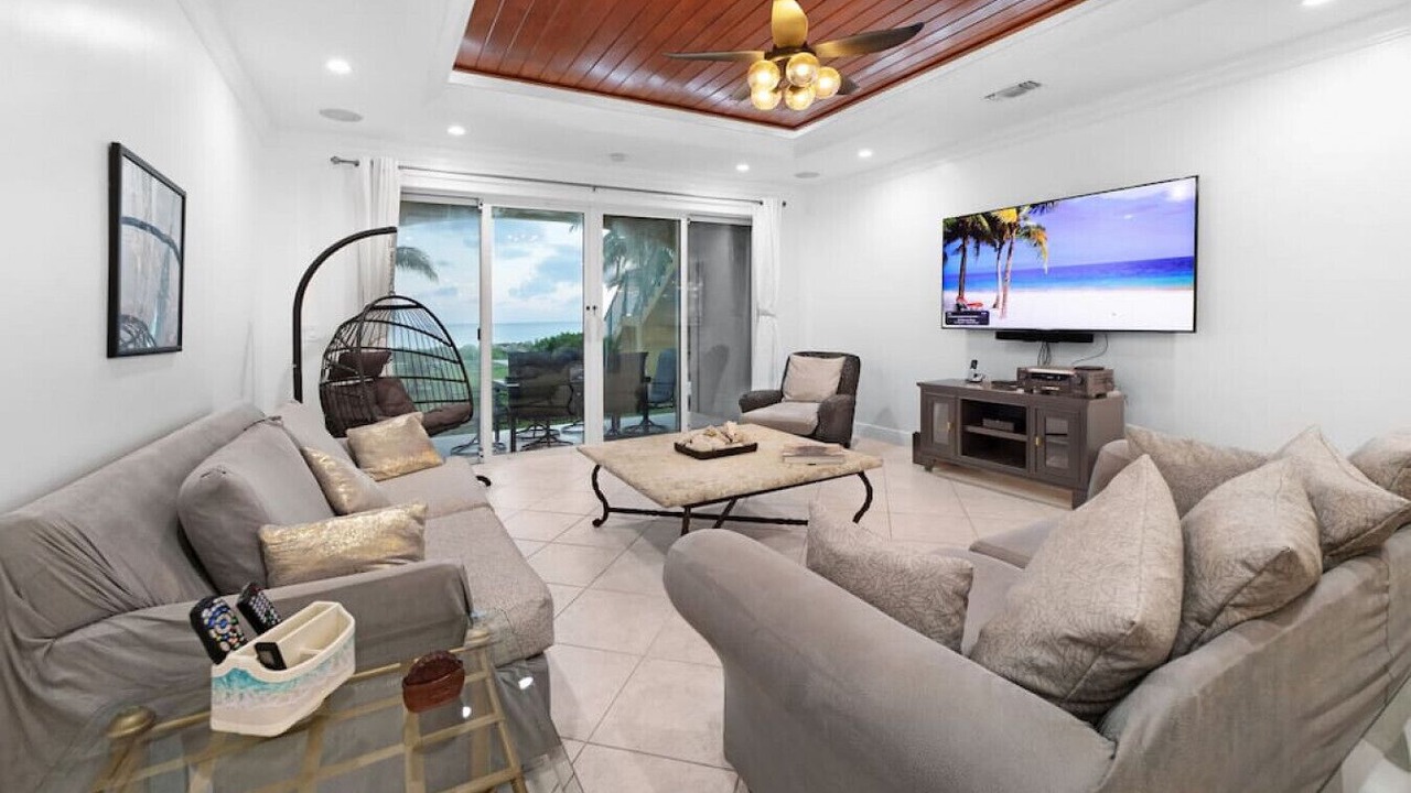 Photo of Livingroom in Bahamas Terrace