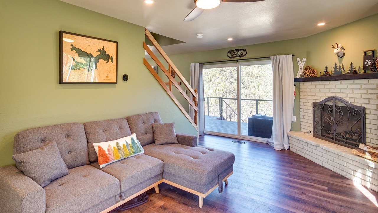 Photo of Livingroom in Arrowbear Lake