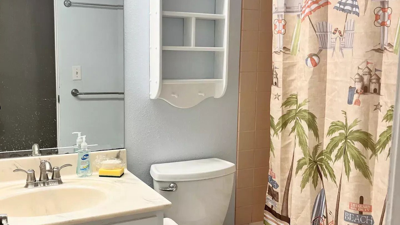Photo of Bathroom in Thousand Oaks