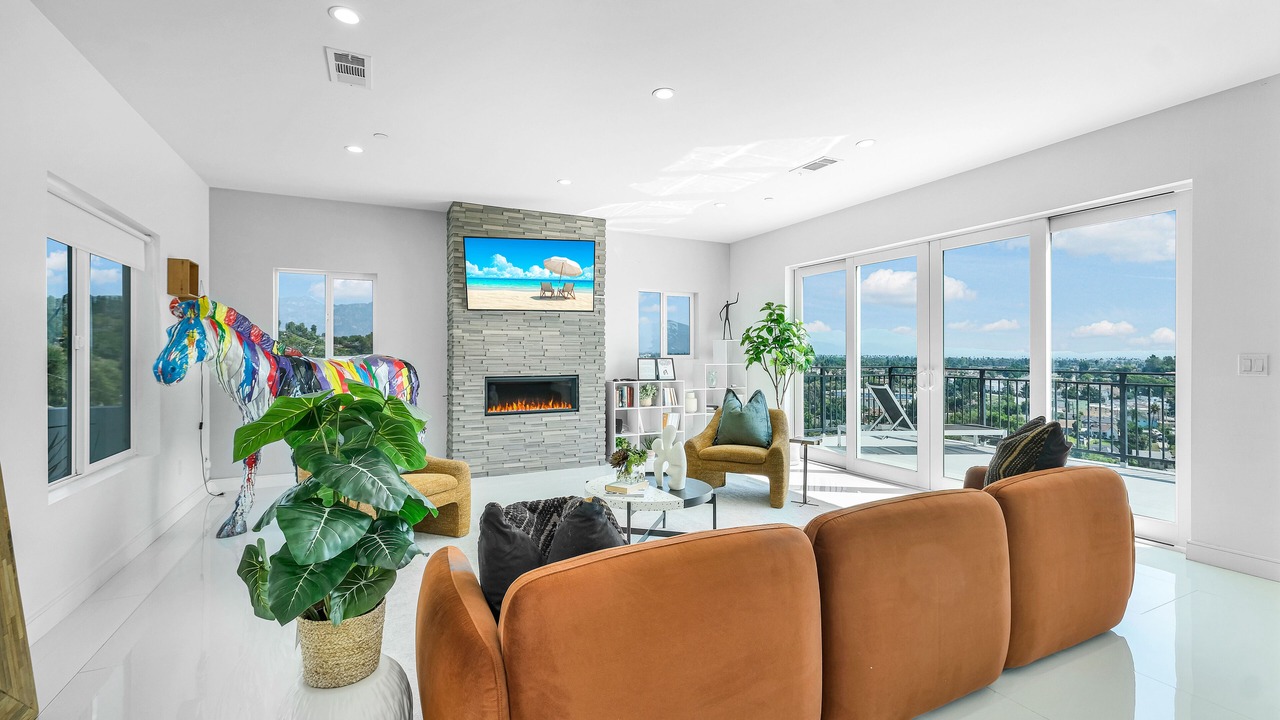 Photo of Livingroom in East Los Angeles