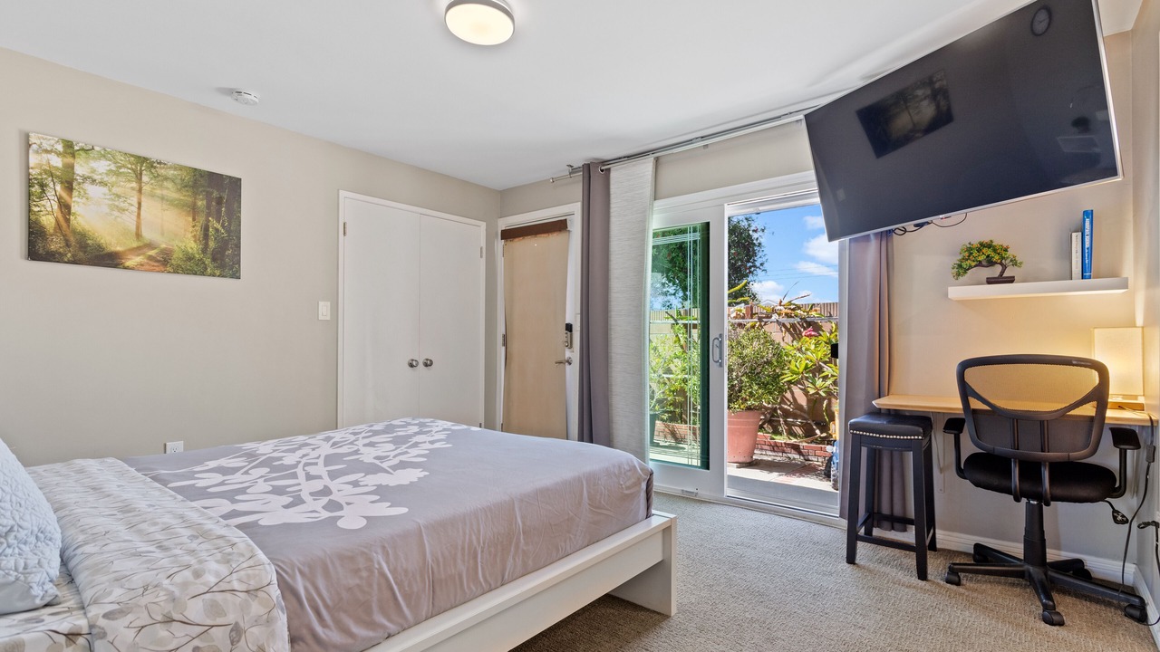 Photo of Bedroom in Fox Hills