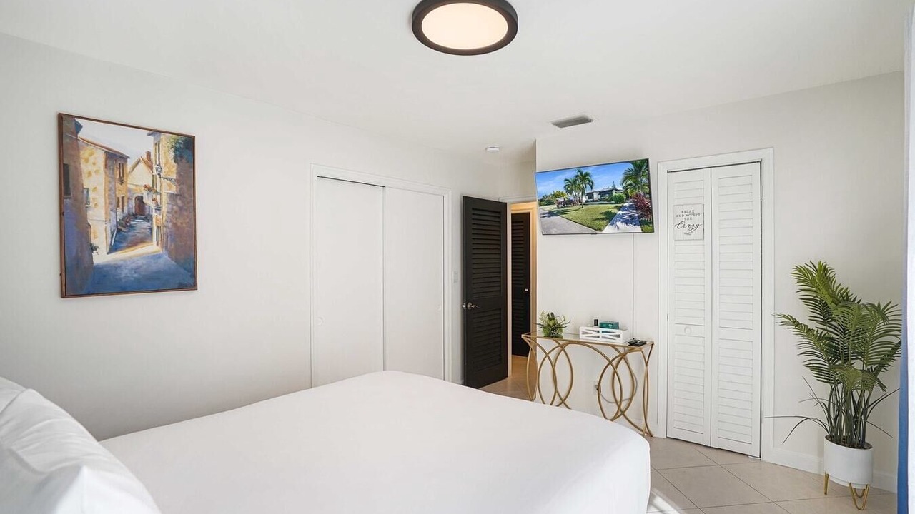 Photo of Bedroom in Downtown Hollywood