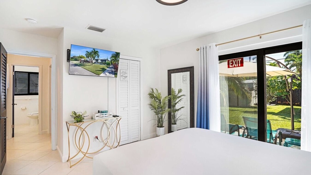 Photo of Bedroom in Downtown Hollywood