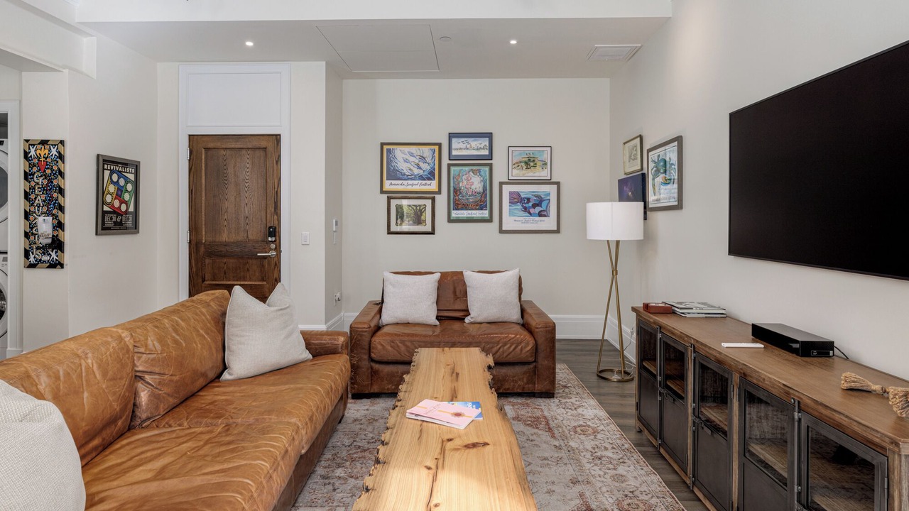 Photo of Livingroom in Downtown