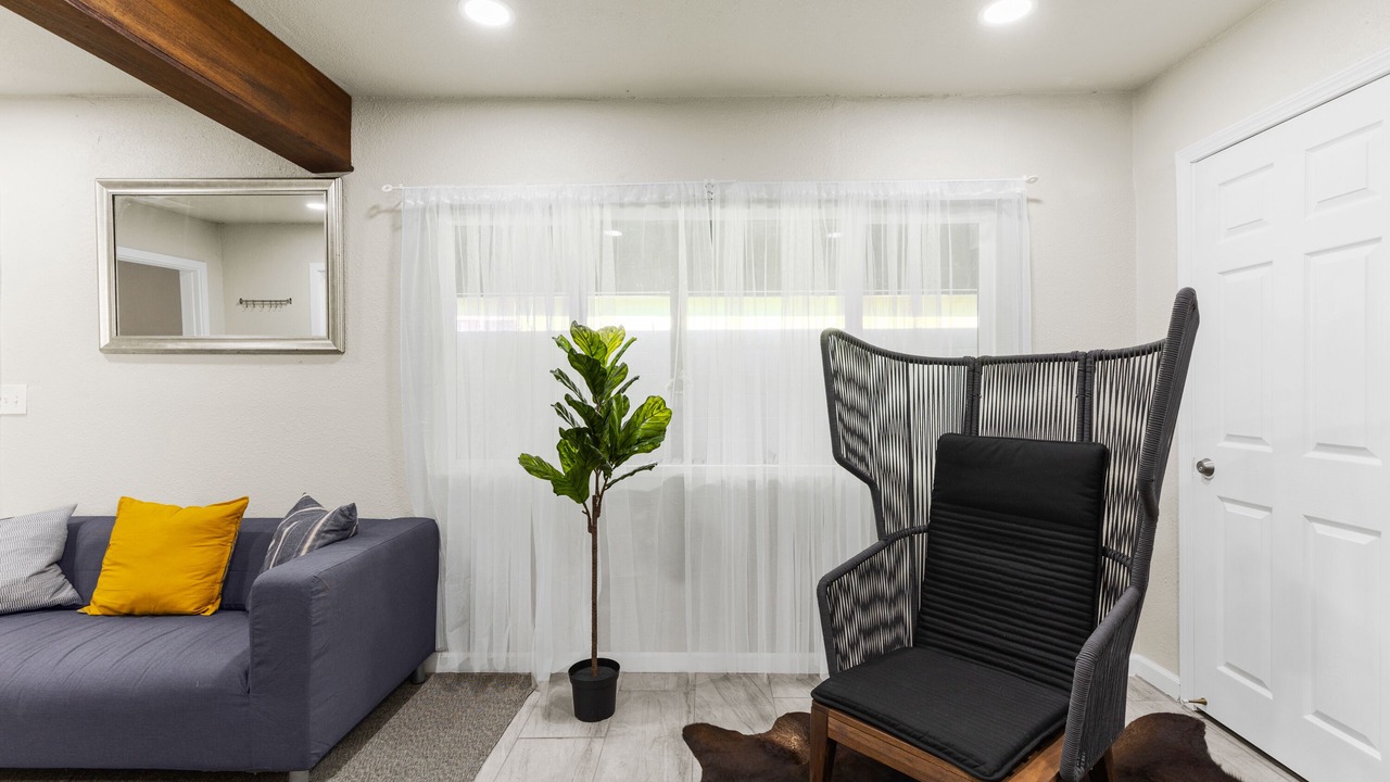 Photo of Livingroom in Compton
