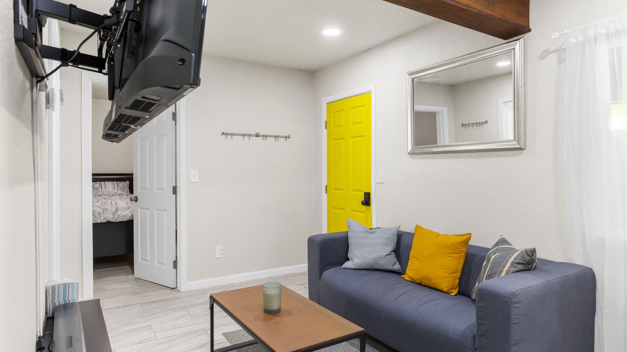 Photo of Livingroom in Compton