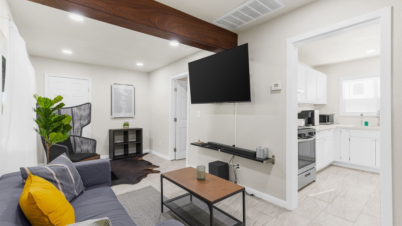 Photo of Livingroom in Compton