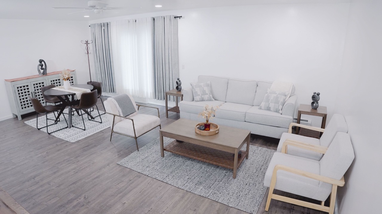 Photo of Livingroom in Lake View