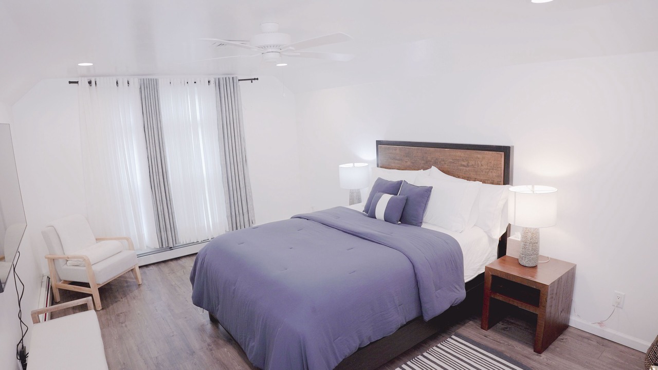 Photo of Bedroom in Lake View