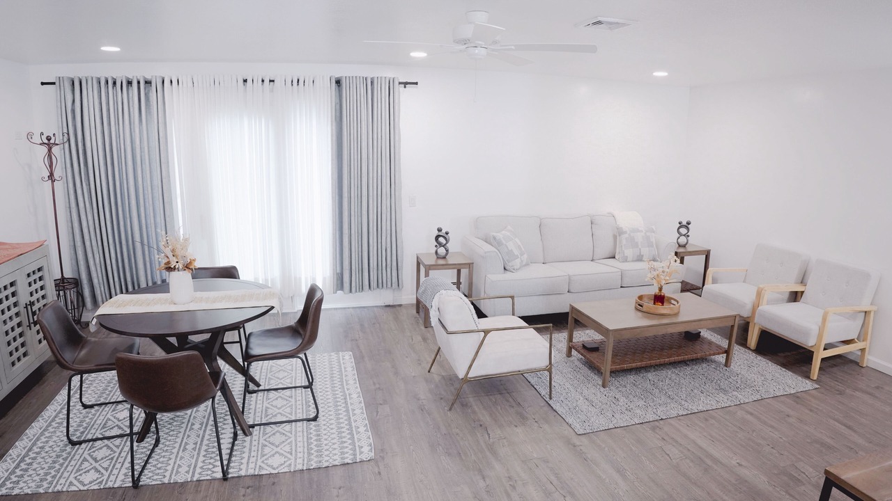 Photo of Livingroom in Lake View